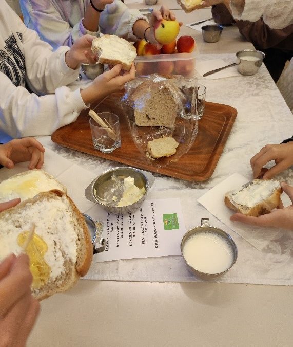 Obeležitev Tradicionalnega slovenskega zajtrka s sloganom »Zajtrk z mlekom – super dan!«